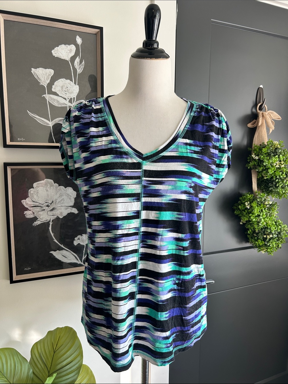 Beautiful M loose fit V-Neck Striped Tee in Blue & Teal